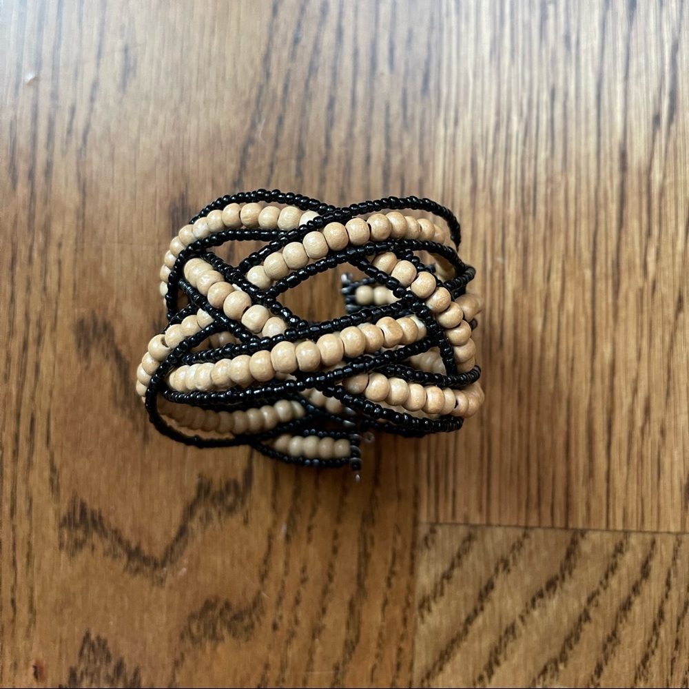 🎯 3 for $15 🎯Like new Black and Tan beaded bracelet